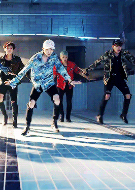 Do you think Suga has improved on his dancing skills over the years, if so how?-第3张图片